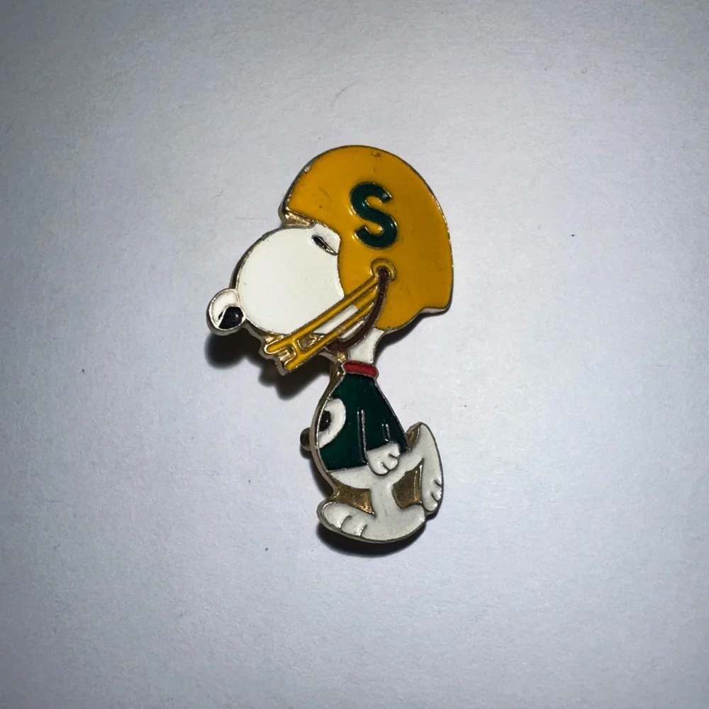 Snoopy Vintage Football Lapel Pin Collectible Yellow And Green Bay Football - Picture 4 of 6